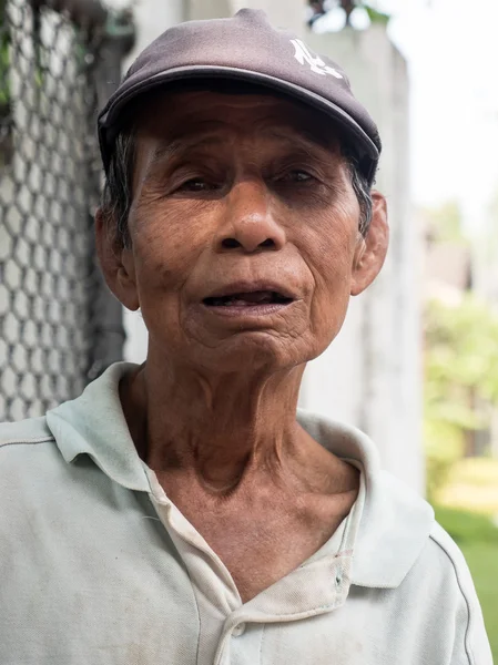 Old man celebrates Songkran festival — Stock Photo, Image