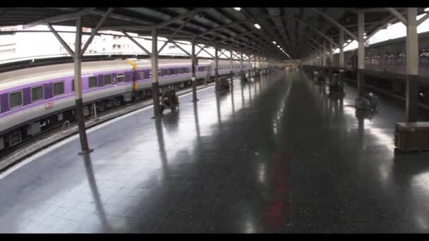 Estación de tren Hua Lamphong en Bangkok — Vídeo de stock