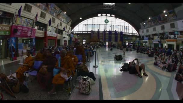 À l'intérieur de la gare Hua Lamphong à Bangkok — Video