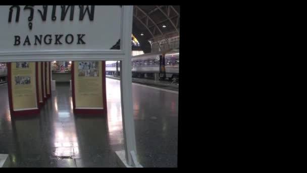 Estación de tren Hua Lamphong en Bangkok — Vídeo de stock