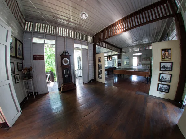 Oude traditionele stijl huis in Thailand — Stockfoto