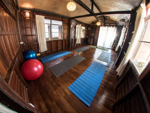 Ahşap ev geleneksel Yoga Studio — Stok fotoğraf
