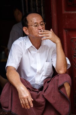 yangon şehirde sokak yaşam