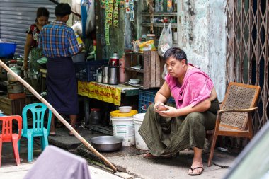 yangon şehirde sokak yaşam