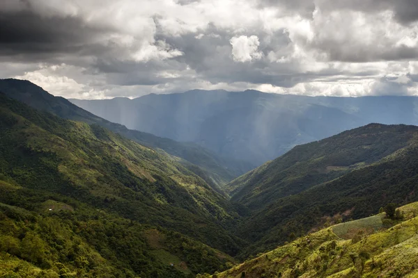 Paesaggio montano in Myanmar — Foto Stock