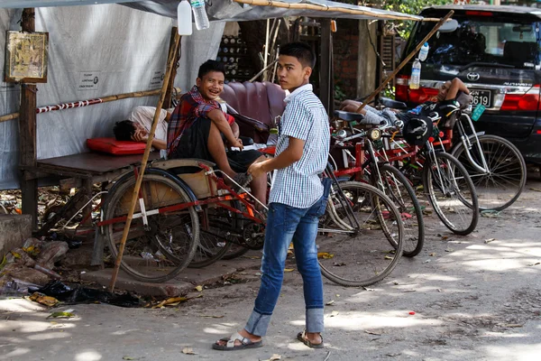 Gatuliv i yangon city — Stockfoto