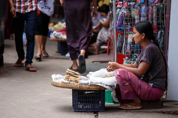 Street Life en la ciudad de Yangon — Foto de Stock