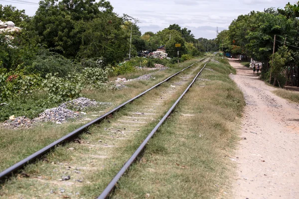 Spoorlijn weg in myanmar — Stockfoto