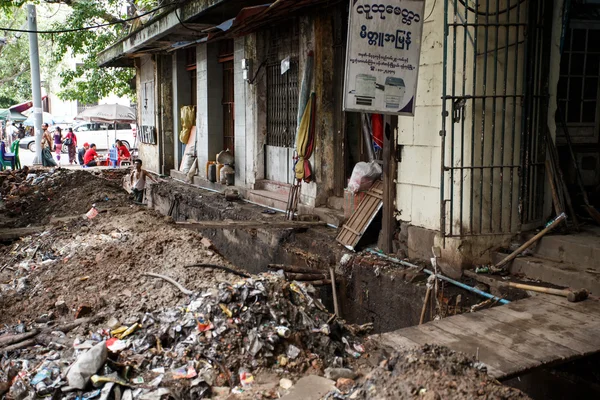 Yangon şehirde sokak yaşam — Stok fotoğraf