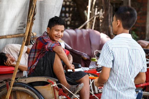 Rua Vida na cidade de Yangon — Fotografia de Stock