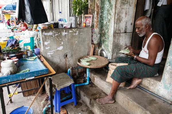 Street Life in Yangon city — Stock Photo, Image