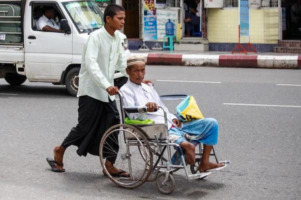 ヤンゴン市内の路上生活 — ストック写真