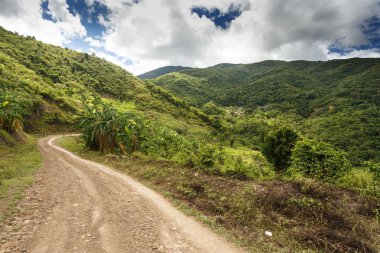 Toprak yol Myanmar