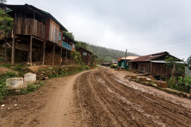 Toprak yol Myanmar