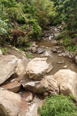 Myanmar içinde akan dere