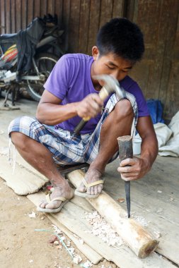 Yerel çalışan Myanmar