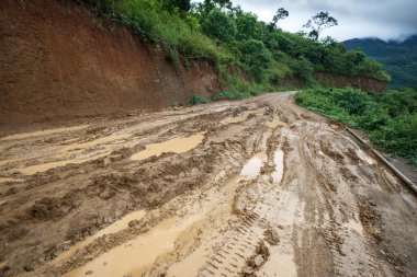 Toprak yol Myanmar
