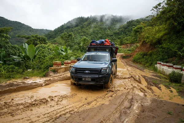 Condução extrema através de Myanmar — Fotografia de Stock