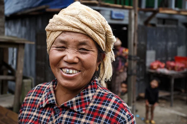 在缅甸的当地女人 — 图库照片