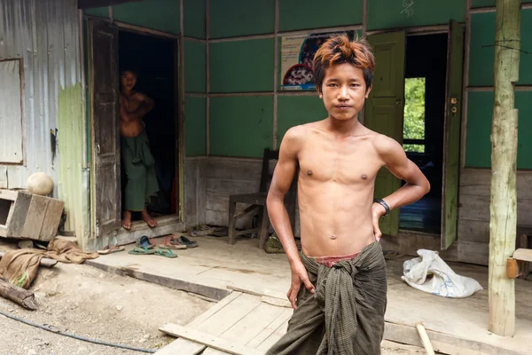 Giovani locali in Myanmar — Foto Stock