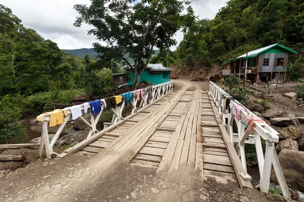 Myanmar 'daki tahta köprü. — Stok fotoğraf