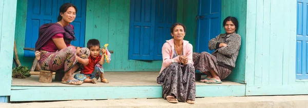 Família local em Myanmar — Fotografia de Stock