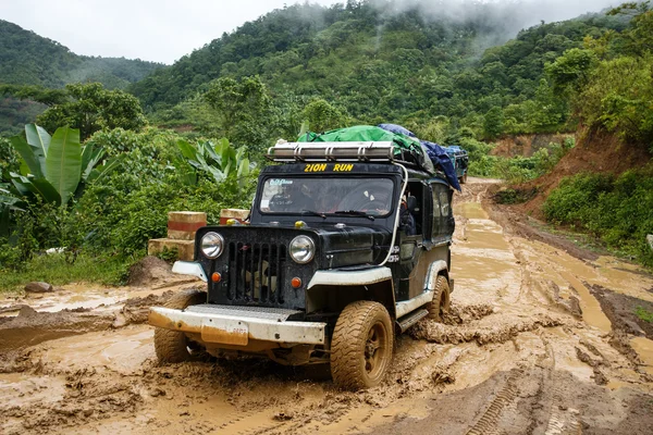 Ekstremalna jazda przez Myanmar — Zdjęcie stockowe