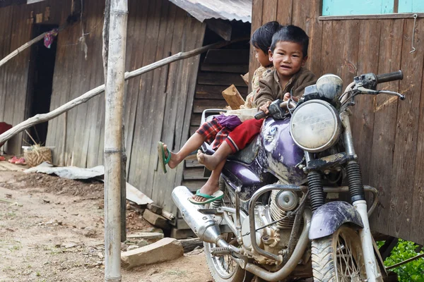 Bambini locali in Myanmar — Foto Stock