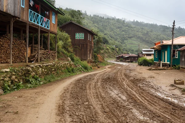 Estrada da sujeira em Myanmar — Fotografia de Stock