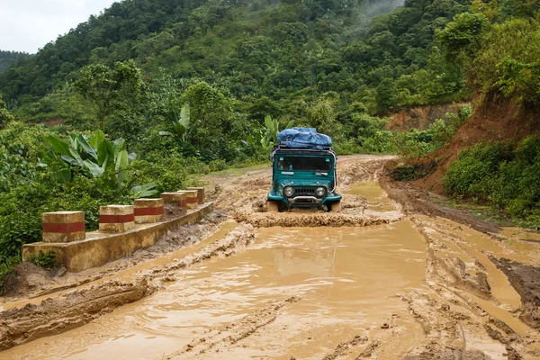 익 스 트림 미얀마를 통해 운전 — 스톡 사진