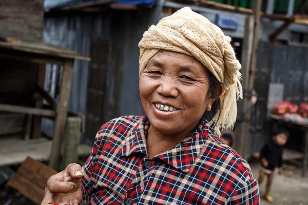 Lokal kvinna i Myanmar — Stockfoto