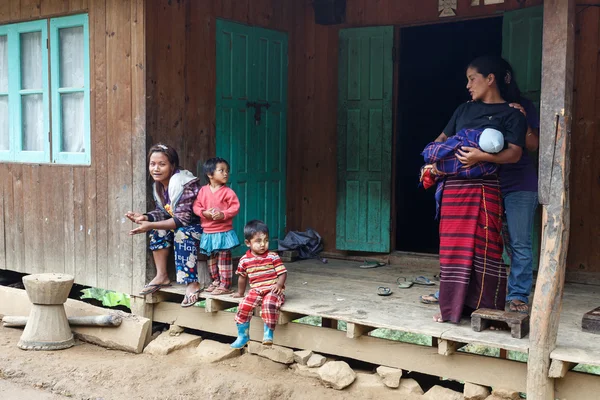 Lokale familie in Myanmar — Stockfoto