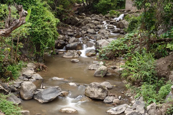 小溪的流水在缅甸 — 图库照片