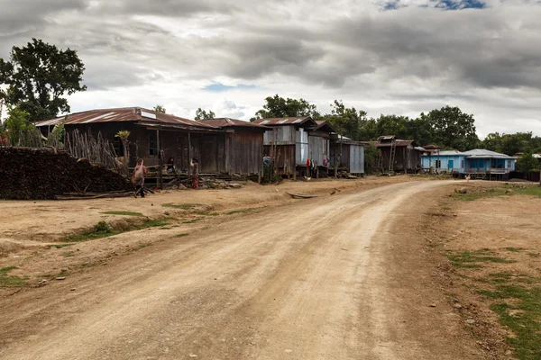 ミャンマーの未舗装の道路 — ストック写真