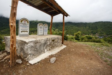 Myanmar mezar taşları