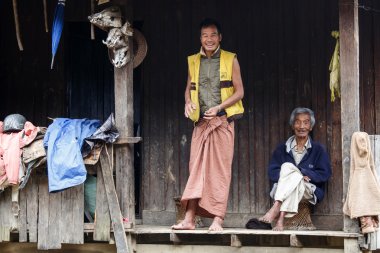 Yerel erkekler çene devlet, Myanmar