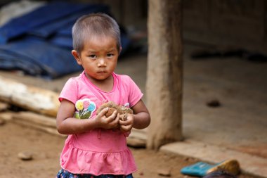Yerel kız çene devlet, Myanmar