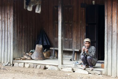 Yerel ihtiyar Myanmar