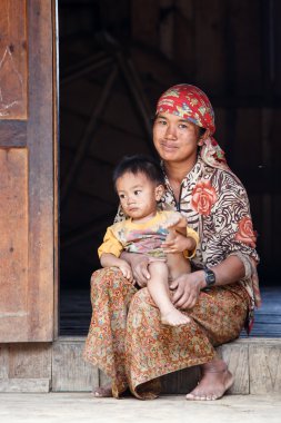 Yerel Bayan ve çocuk Myanmar
