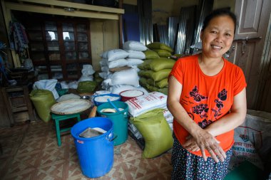 Falam, Myanmar 'daki pirinç deposu (Burma)