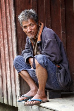 Yerel adam çene devlet, Myanmar