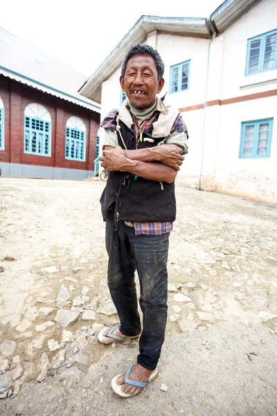 Lokal burmesisk man i Falam, Myanmar — Stockfoto