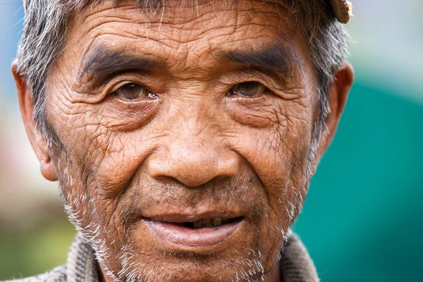 Lokalnych stary człowiek w stanie podbródek, Myanmar — Zdjęcie stockowe