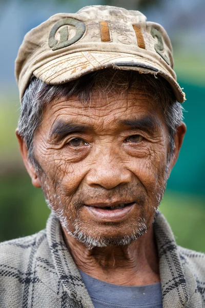 Местный старик в Мьянме — стоковое фото