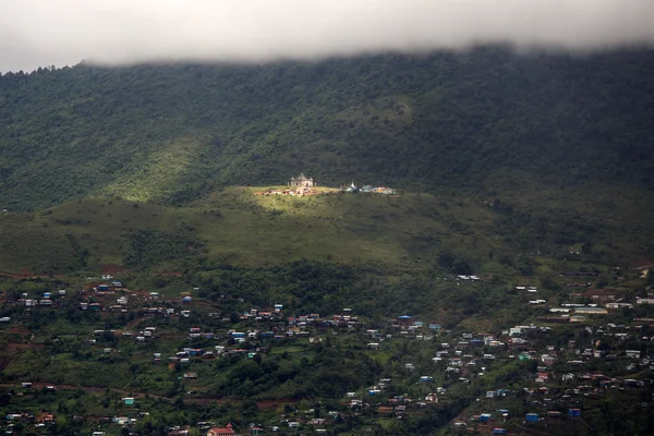 Yerleşim Myanmar dağlarında — Stok fotoğraf