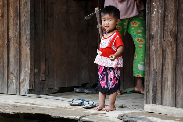 チン州、ミャンマーで地元の少年 — ストック写真