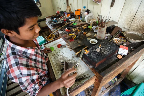 Travail des métaux en Baoding, Myanmar — Photo