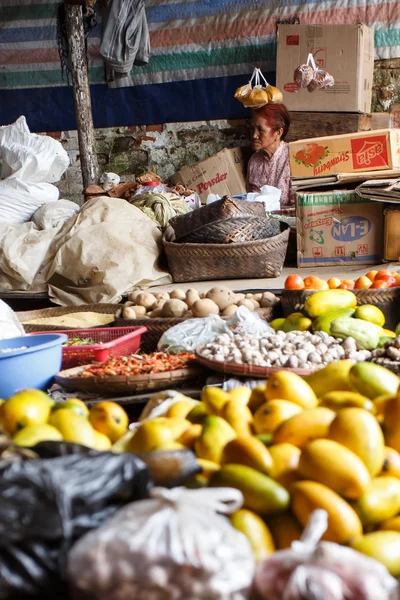 Mercado local de productos frescos en Falam, Myanmar — Foto de Stock