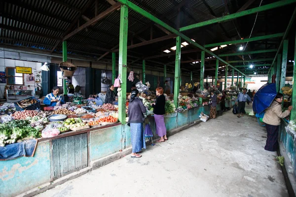 Místní trh v bradě státu, Myanmar — Stock fotografie