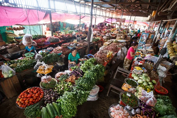 Mercado local de productos frescos en Falam, Myanmar — Foto de Stock